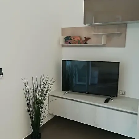 Elegante Monolocale Con Terrazzo A Due Passi Dal Mare